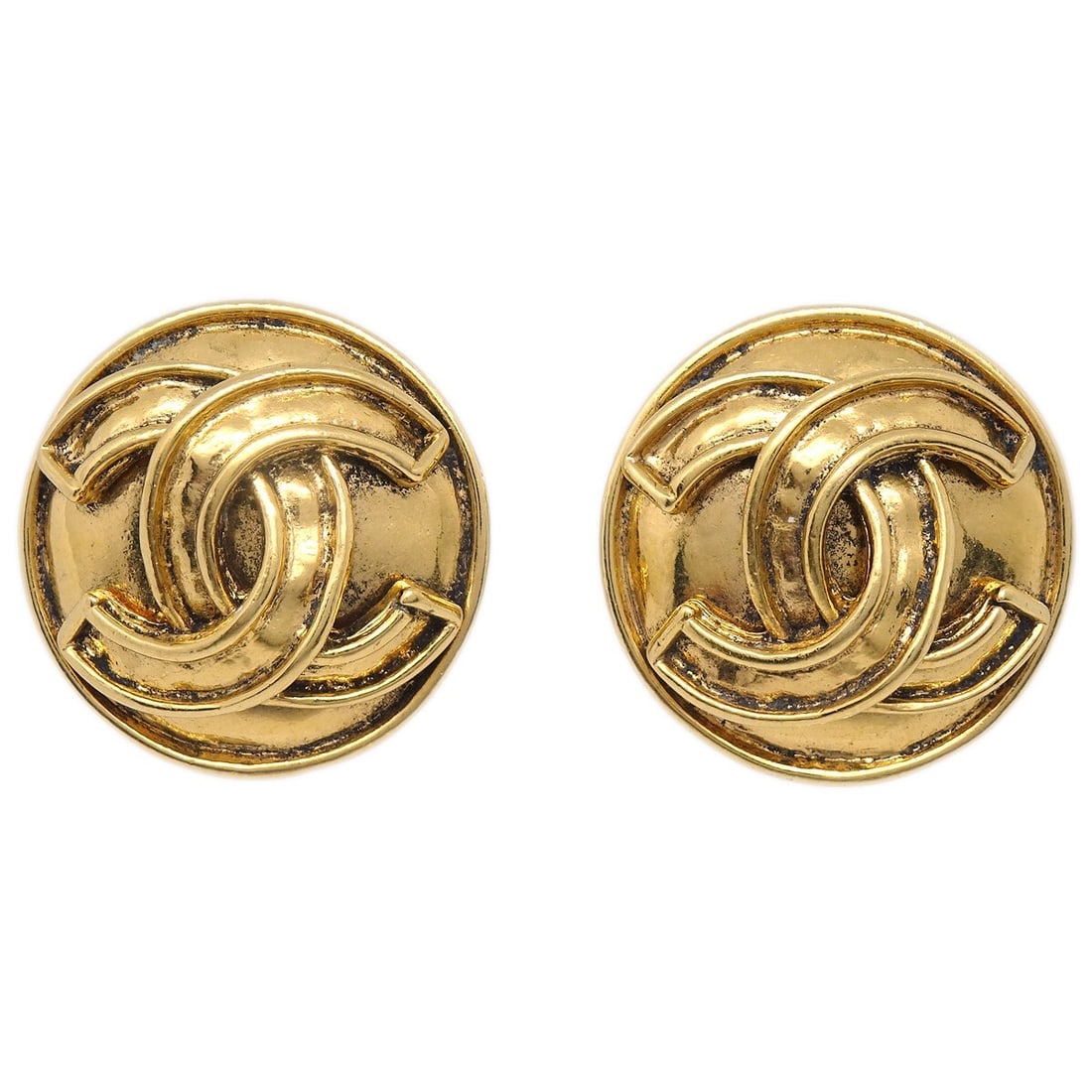 Chanel 94P Gold Plated Clip On Button Earrings: Chanel 94P Gold Plated Clip On Button Earrings Vintage Chanel clip-on button earrings in a round design with a gold-plated finish. Marked 94P, this pair is made in France and features the classic butt