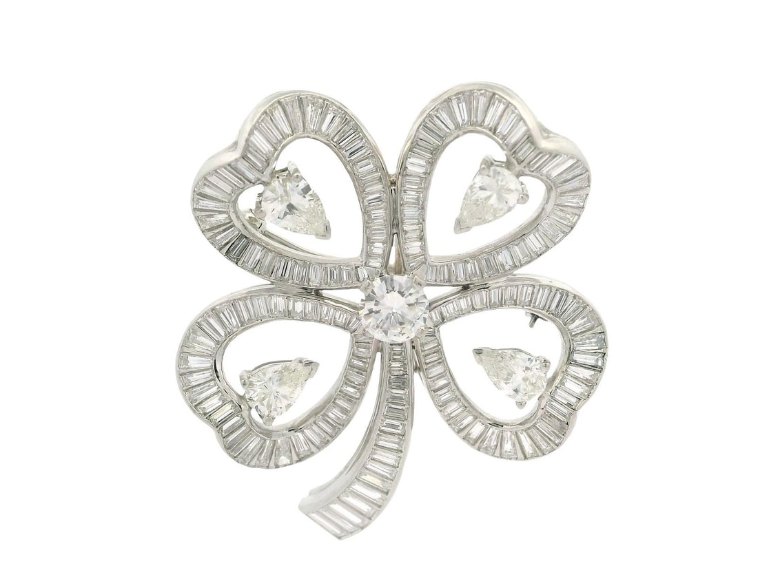 Vintage Platinum 8.75ctw Diamond 4 Leaf Clover Heart Brooch: Vintage Platinum 8.75ctw Diamond 4 Leaf Clover Heart Brooch This stunning vintage brooch features a unique design of a four-leaf clover combined with a heart, meticulously crafted in solid platinum an