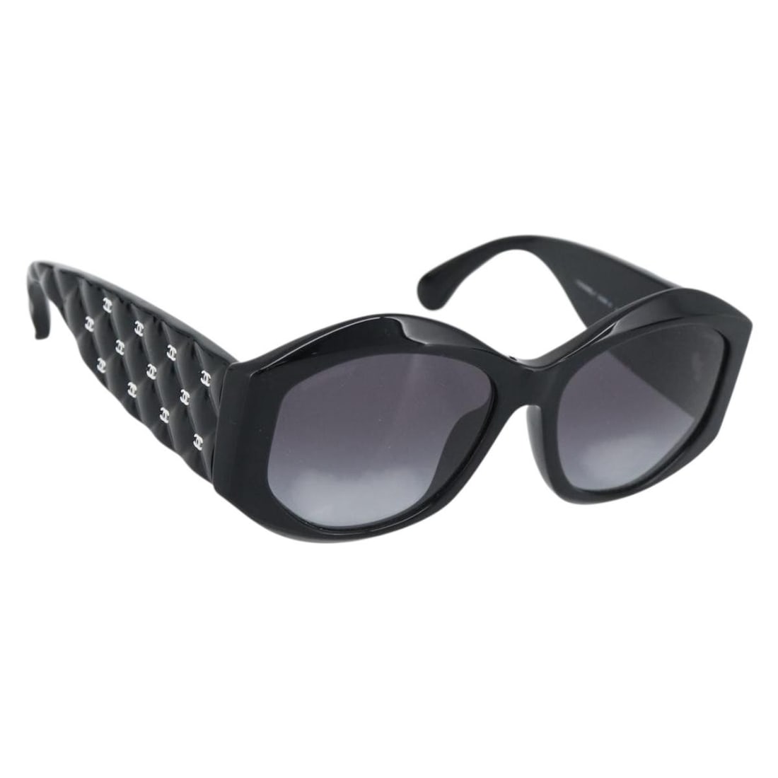 Black Plastic Sunglasses CHANEL CC with Case Italy: Black Plastic Sunglasses CHANEL CC with Case Italy CHANEL sunglasses in black plastic, made in Italy, with a sunglass case included. The item shows reasonable wear and tear, with slight rubbing and sc