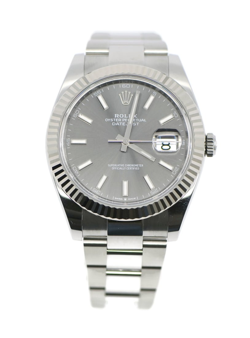 Rolex Datejust ref 126334 41mm steel wristwatch with box papers: Rolex Datejust ref 126334 41mm steel wristwatch with box papers Pre-owned Rolex Datejust 41 wristwatch in stainless steel with a 41 mm round case, fluted silver bezel, and polished silver case finish.