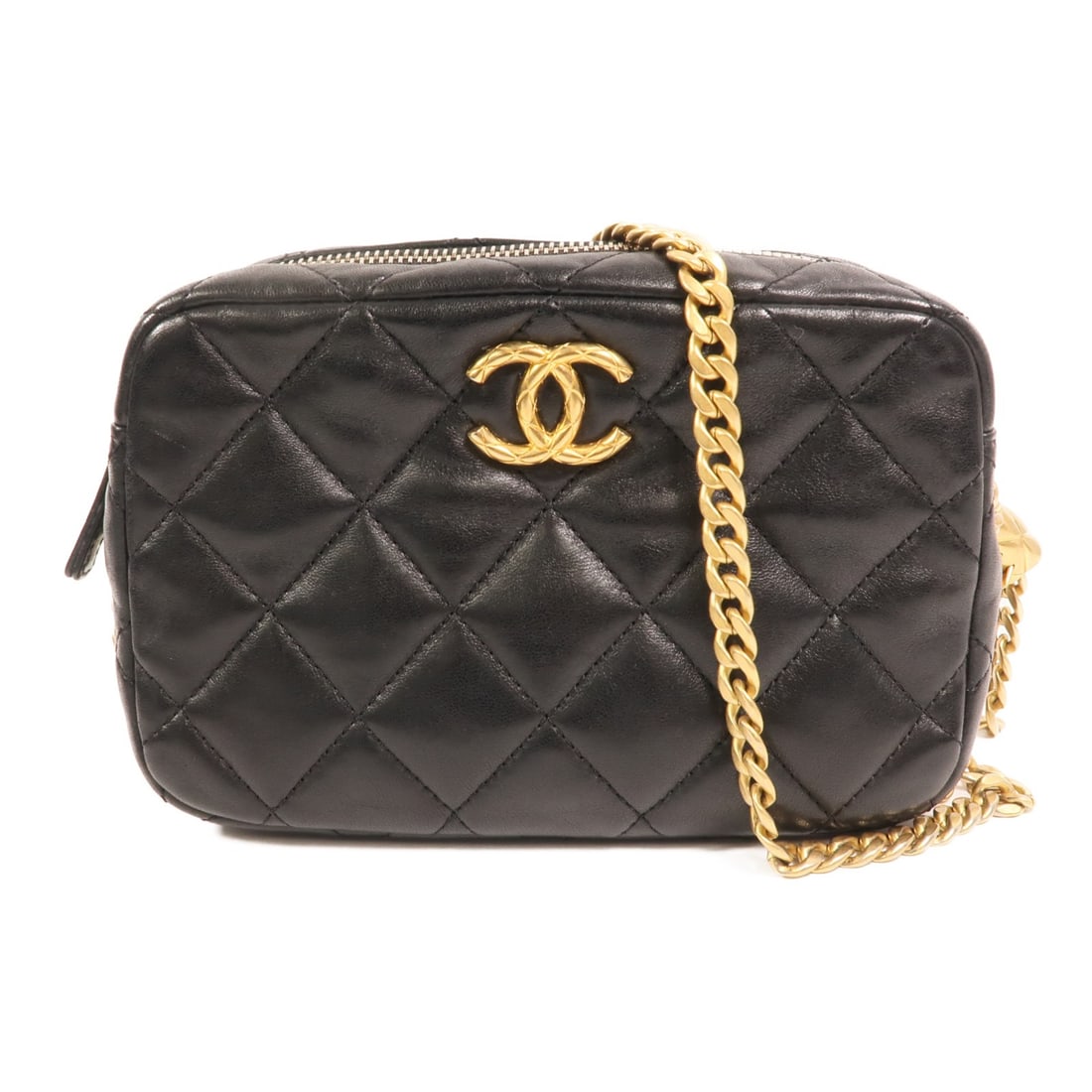 CHANEL AP3610 CC Shoulder Bag Black Lambskin Chain GHW: CHANEL AP3610 CC Shoulder Bag Black Lambskin Chain GHW CHANEL CC GHW chain shoulder bag in black lambskin (sheep leather). This shoulder bag features a black frame color, one inside card pocket, and a