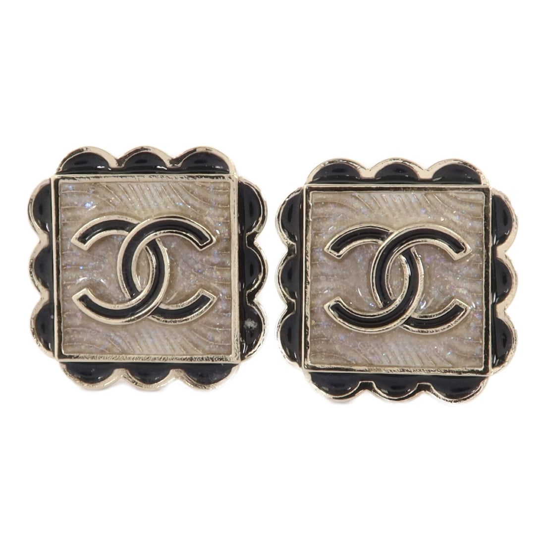 CHANEL CC Black Gold Tone Metal Pierced Earring: CHANEL CC Black Gold Tone Metal Pierced Earring CHANEL CC pierced earring in black metal with gold-tone accents. The item is in very good AB condition and comes with no accessories. Specifications Bra