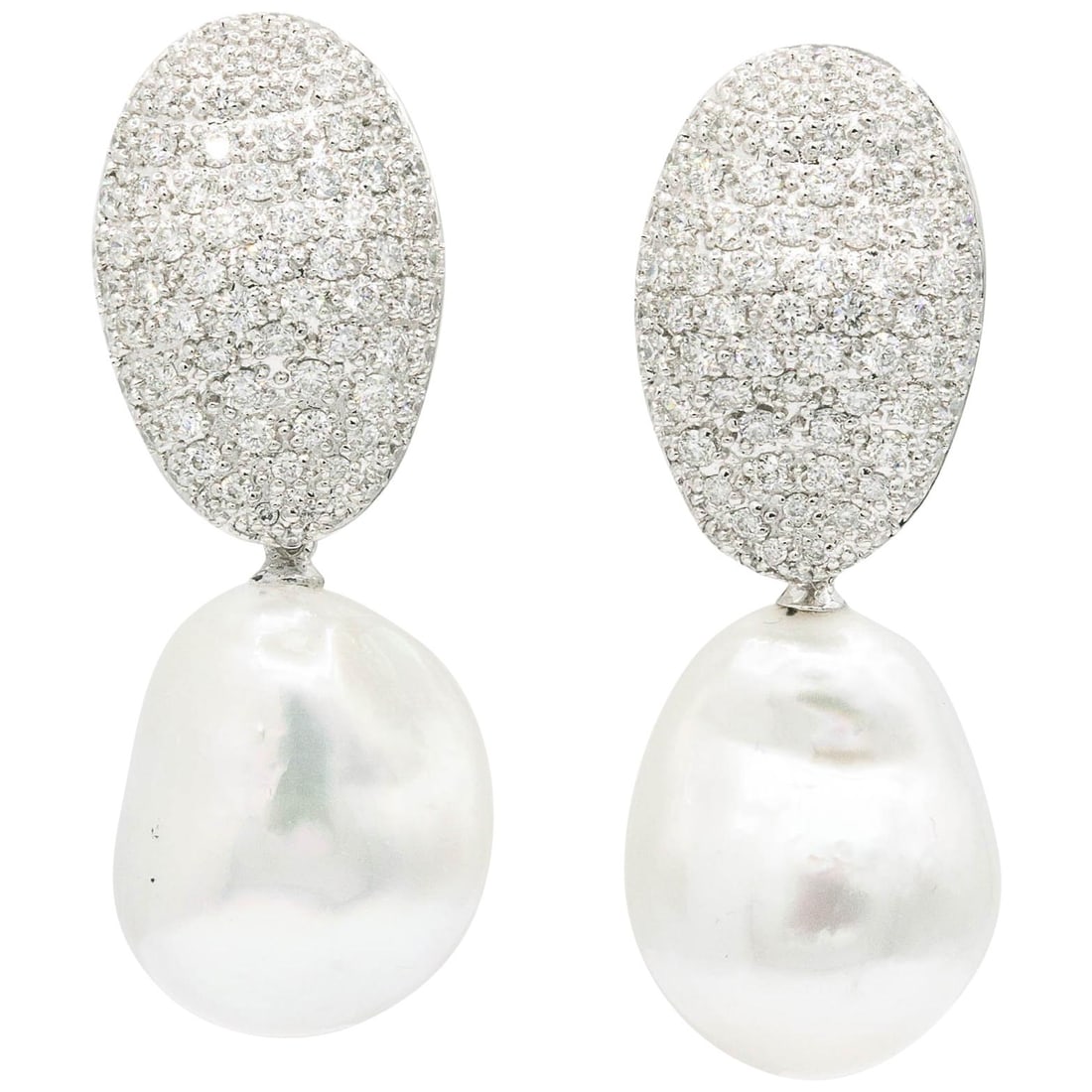 Day & Night 18K Gold Baroque Pearl Diamond Earrings 2.10 Carats: Day & Night 18K Gold Baroque Pearl Diamond Earrings 2.10 Carats These stunning Day & Night earrings showcase exquisite South Sea Baroque pearls, measuring 15-16 mm, elegantly complemented by sparkling