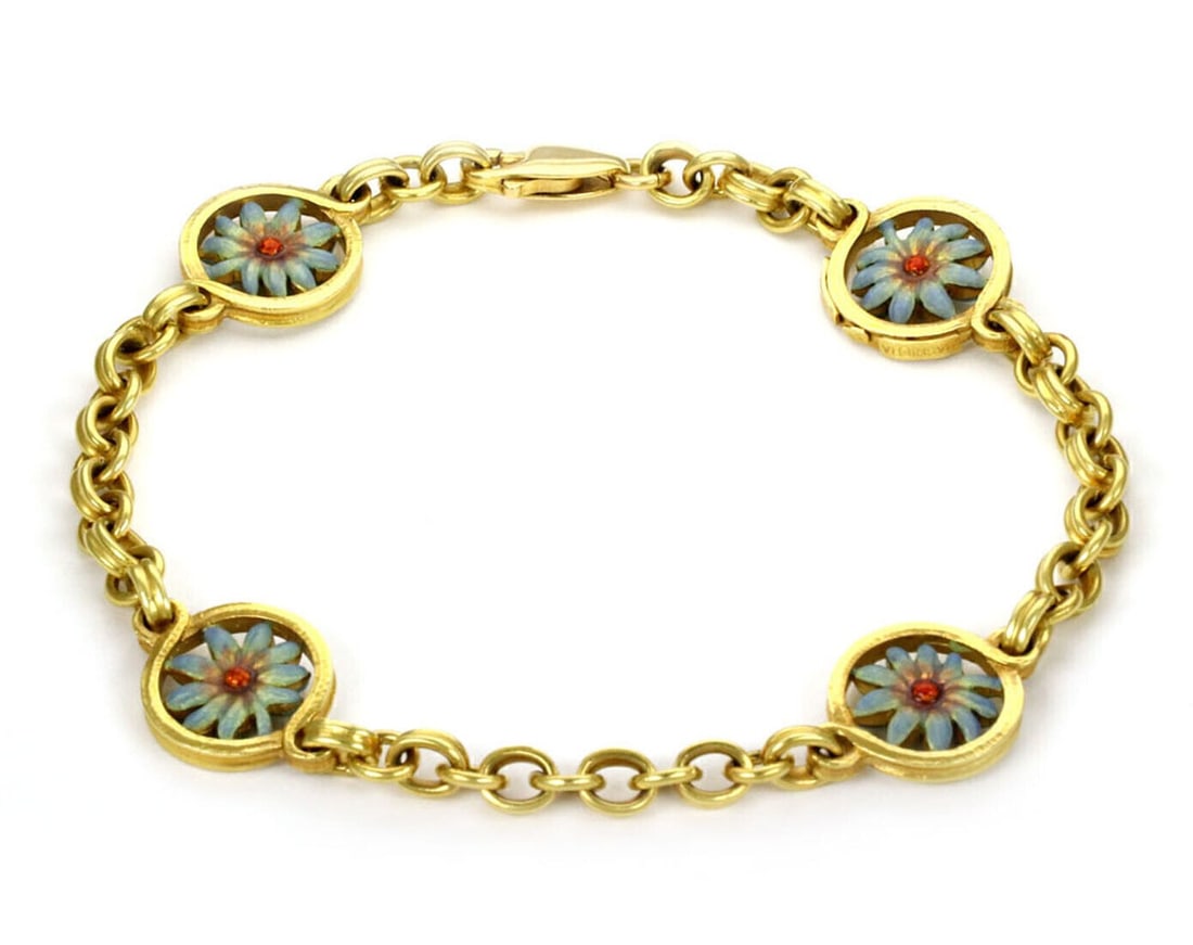 Masriera 18k Yellow Gold Enamel Bracelet with 4 Floral Stations Cert: Masriera 18k Yellow Gold Enamel Bracelet with 4 Floral Stations Cert A pre-owned Masriera bracelet crafted in 18k yellow gold with four floral stations and enamel detailing. The piece measures approxi