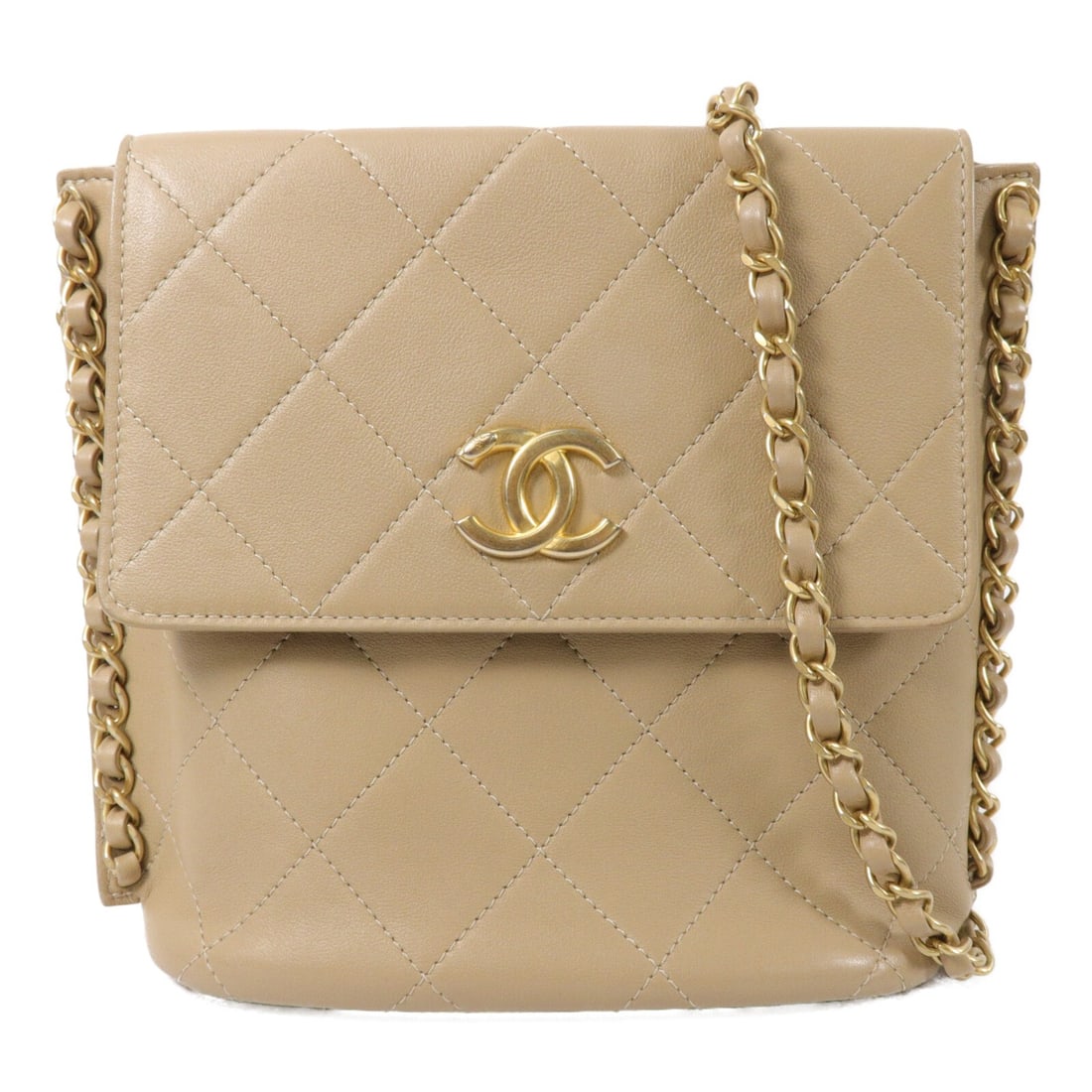 Beige Calfskin Chain Shoulder Bag CHANEL CC AS2542: Beige Calfskin Chain Shoulder Bag CHANEL CC AS2542 A CHANEL CC chain shoulder bag in beige calfskin leather, model AS2542. It features a chain shoulder strap, a magnetic pocket, one outside open pocke