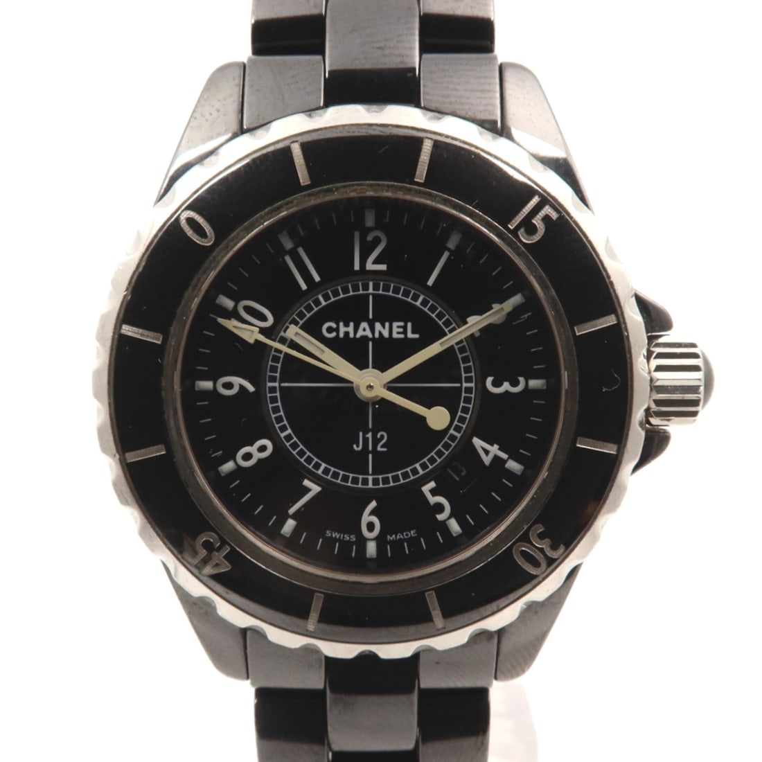 CHANEL J12 H0682 Ladies Quartz Watch Black Stainless Steel: CHANEL J12 H0682 Ladies Quartz Watch Black Stainless Steel CHANEL CC J12 H0682 quartz watch for ladies, featuring a stainless steel case and black color scheme. It has a 33 mm case diameter without cr