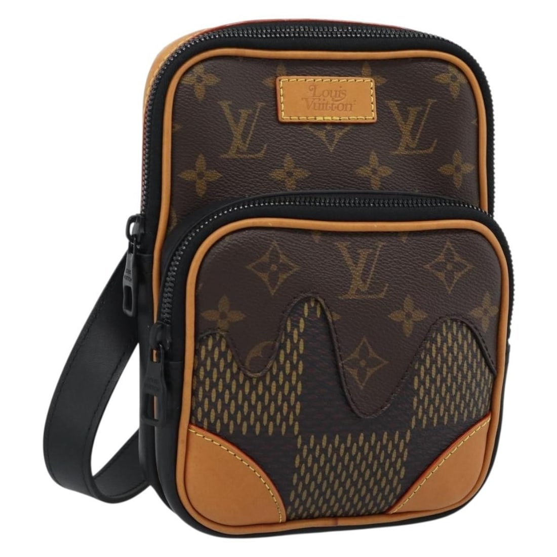 Louis Vuitton Amazon Sling Shoulder Bag Damier Giant Brown N40379: Louis Vuitton Amazon Sling Shoulder Bag Damier Giant Brown N40379 A Louis Vuitton Damier Giant Amazon Sling Bag in brown, presented in very good AB condition. This shoulder bag is made from canvas/mon