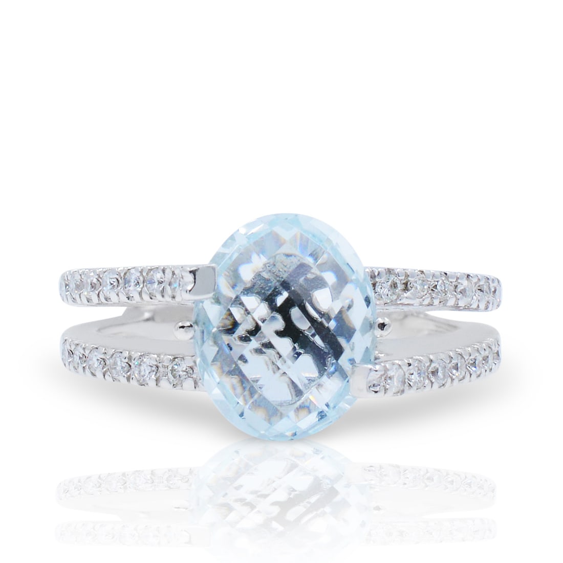 Rachel Koen Aquamarine Diamond Ring 18K White Gold 27 Diamonds 0.21 Cttw: Rachel Koen Aquamarine Diamond Ring 18K White Gold 27 Diamonds 0.21 Cttw This exquisite Rachel Koen aquamarine diamond ring is crafted from high-polished 18K white gold. The centerpiece is an elegant 