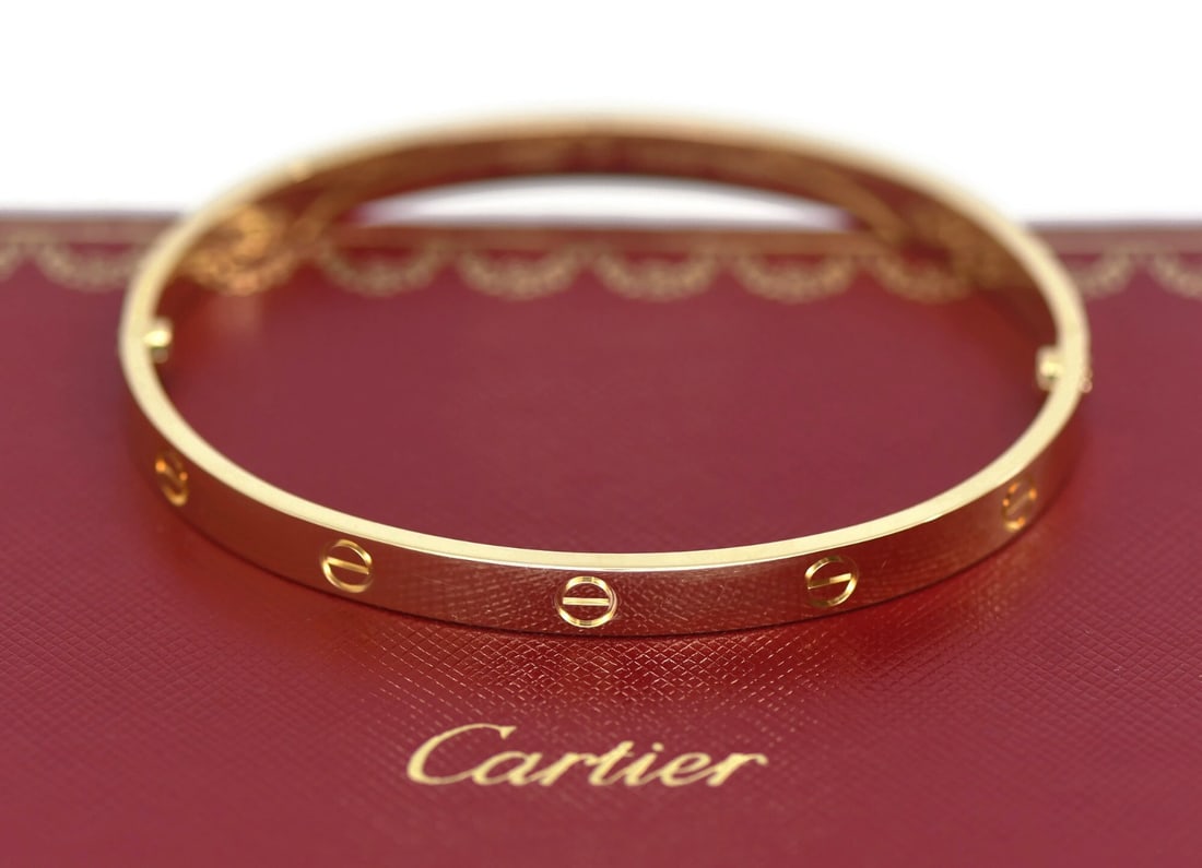 Cartier Love Bracelet 18K Yellow Gold Bangle Size 21: Cartier Love Bracelet 18K Yellow Gold Bangle Size 21 Pre-owned Cartier Love bracelet in 18k yellow gold with the classic bangle style. This bracelet is made in France and comes with its box. Specifica