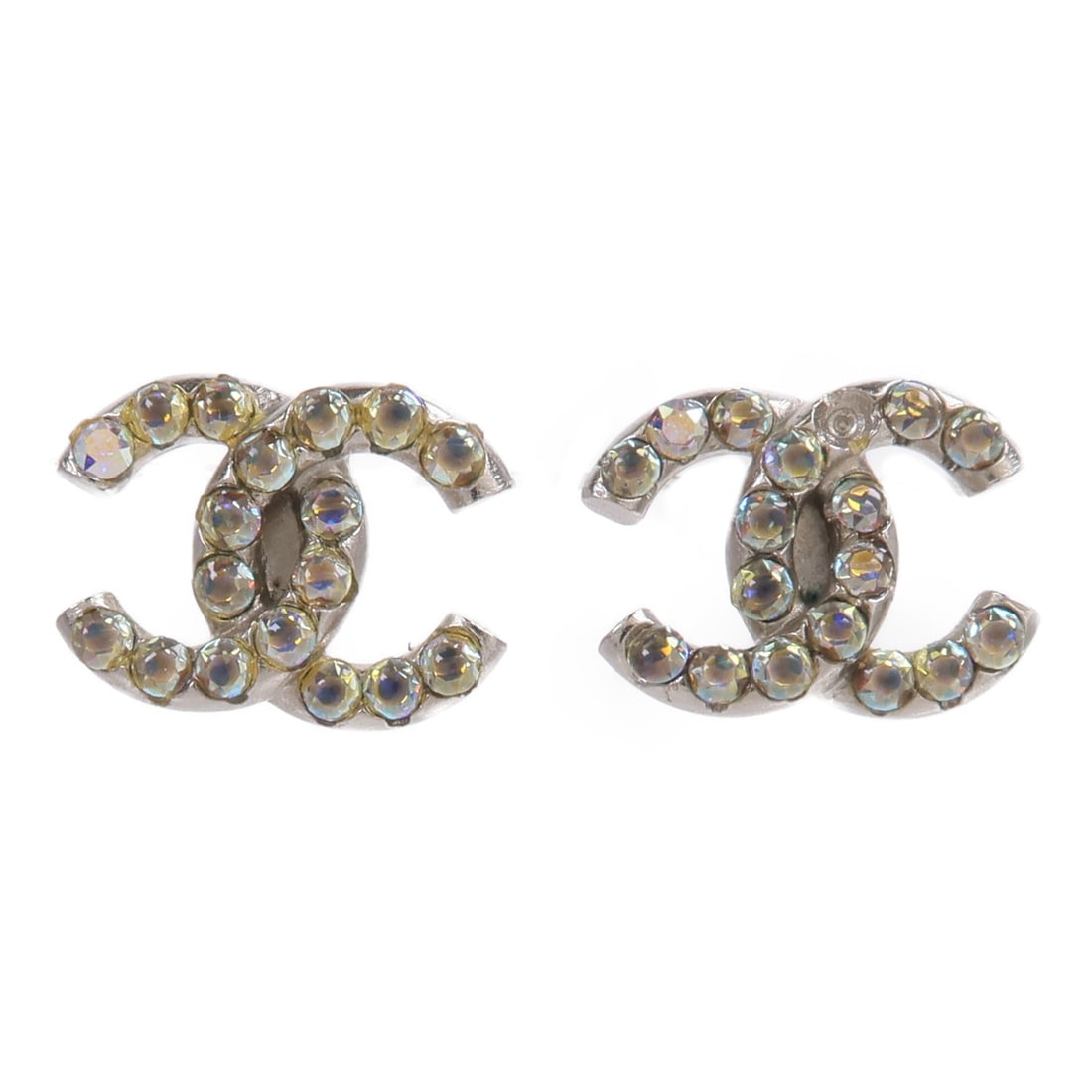 CHANEL 17 K CC Metal Earrings Silver Tone with Box: CHANEL 17 K CC Metal Earrings Silver Tone with Box CHANEL CC earrings in silver-tone metal, presented with a storage box. The item is described as having reasonable wear and tear and is identified by 