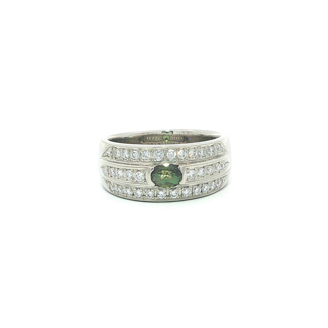 GIA Certified Platinum Alexandrite Diamond Band Ring Brazil Oval 7.5: GIA Certified Platinum Alexandrite Diamond Band Ring Brazil Oval 7.5 This elegant platinum band ring features a natural oval-cut alexandrite sourced from Brazil, celebrated for its remarkable color ch