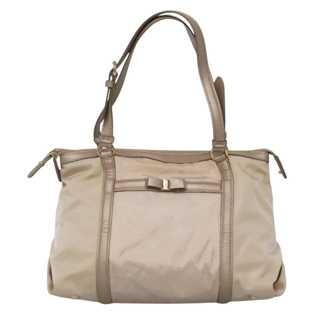 Beige Nylon Handbag Salvatore Ferragamo Vala Italy: Beige Nylon Handbag Salvatore Ferragamo Vala Italy This Salvatore Ferragamo Vala handbag is crafted from beige nylon with leather accents. Designed for women, it features metal fittings and offers pra