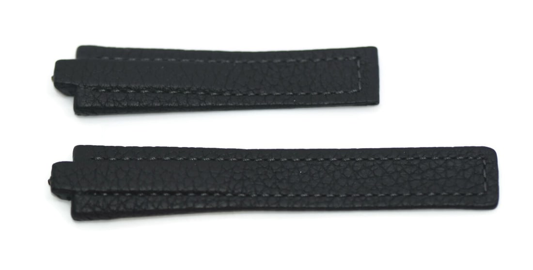 TAG Heuer FC6112 Authentic Black Leather Strap 21mm: TAG Heuer FC6112 Authentic Black Leather Strap 21mm This TAG Heuer black leather strap is a stylish and durable wristwatch band designed for the TAG Heuer FC6112 model. Crafted from high-quality leath