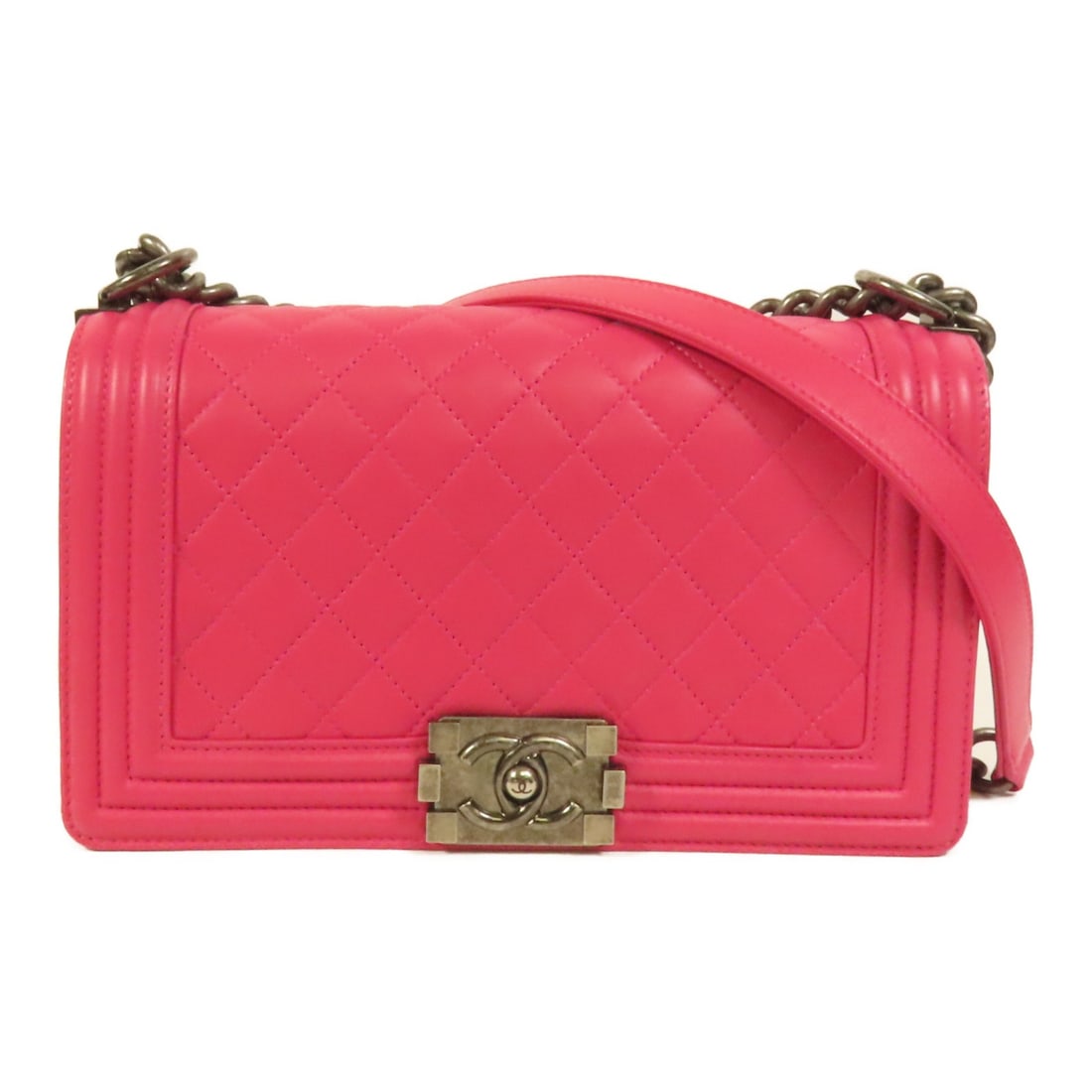CHANEL Boy 25 CC Shoulder Bag Pink Lambskin Leather: CHANEL Boy 25 CC Shoulder Bag Pink Lambskin Leather CHANEL CC Boy 25 chain shoulder bag in pink lambskin (sheep leather). This women's regular-size shoulder bag features a flap pocket and comes with a