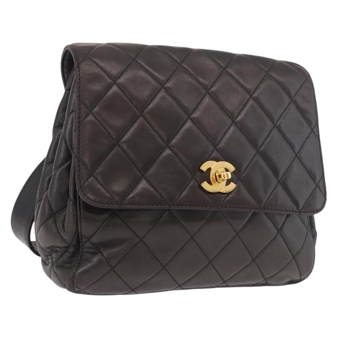 CHANEL CC Lamb Skin Backpack Gold Black Italy: CHANEL CC Lamb Skin Backpack Gold Black Italy CHANEL Matelasse backpack in lamb skin with a gold and black exterior. Made in Italy, this women's backpack measures approximately 24 cm wide, 23 cm high,