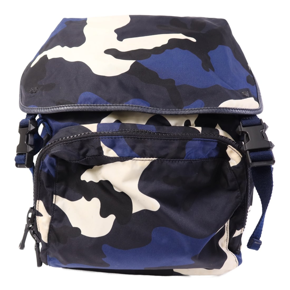 Valentino Blue Camouflage Nylon Rucksack Backpack: Valentino Blue Camouflage Nylon Rucksack Backpack Valentino rucksack backpack in blue nylon with camouflage detailing. Designed for women in a regular size, it features a structured backpack silhouett