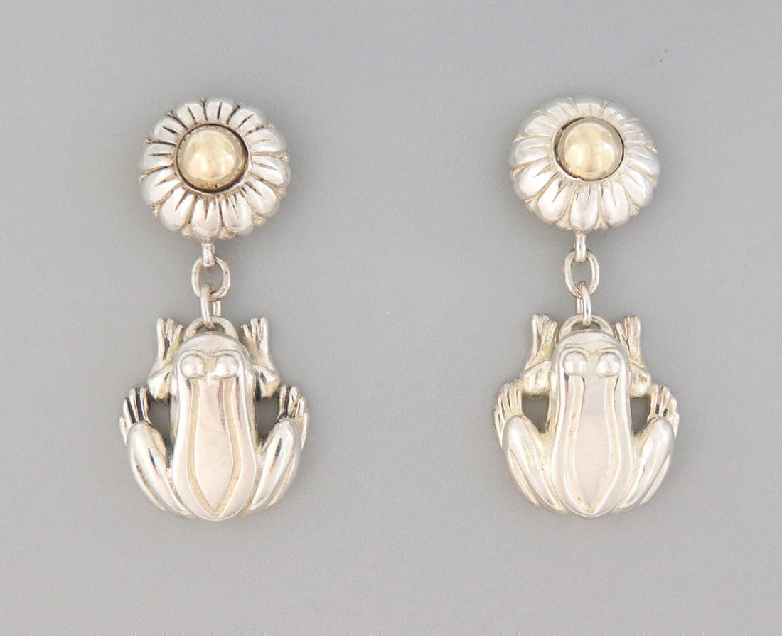 Barry Kieselstein-Cord Frog Dangle Earrings Sterling Silver 14k Gold 2003: Barry Kieselstein-Cord Frog Dangle Earrings Sterling Silver 14k Gold 2003 Vintage Barry Kieselstein-Cord frog dangle earrings crafted in sterling silver with 14k yellow gold accents. The earrings feat