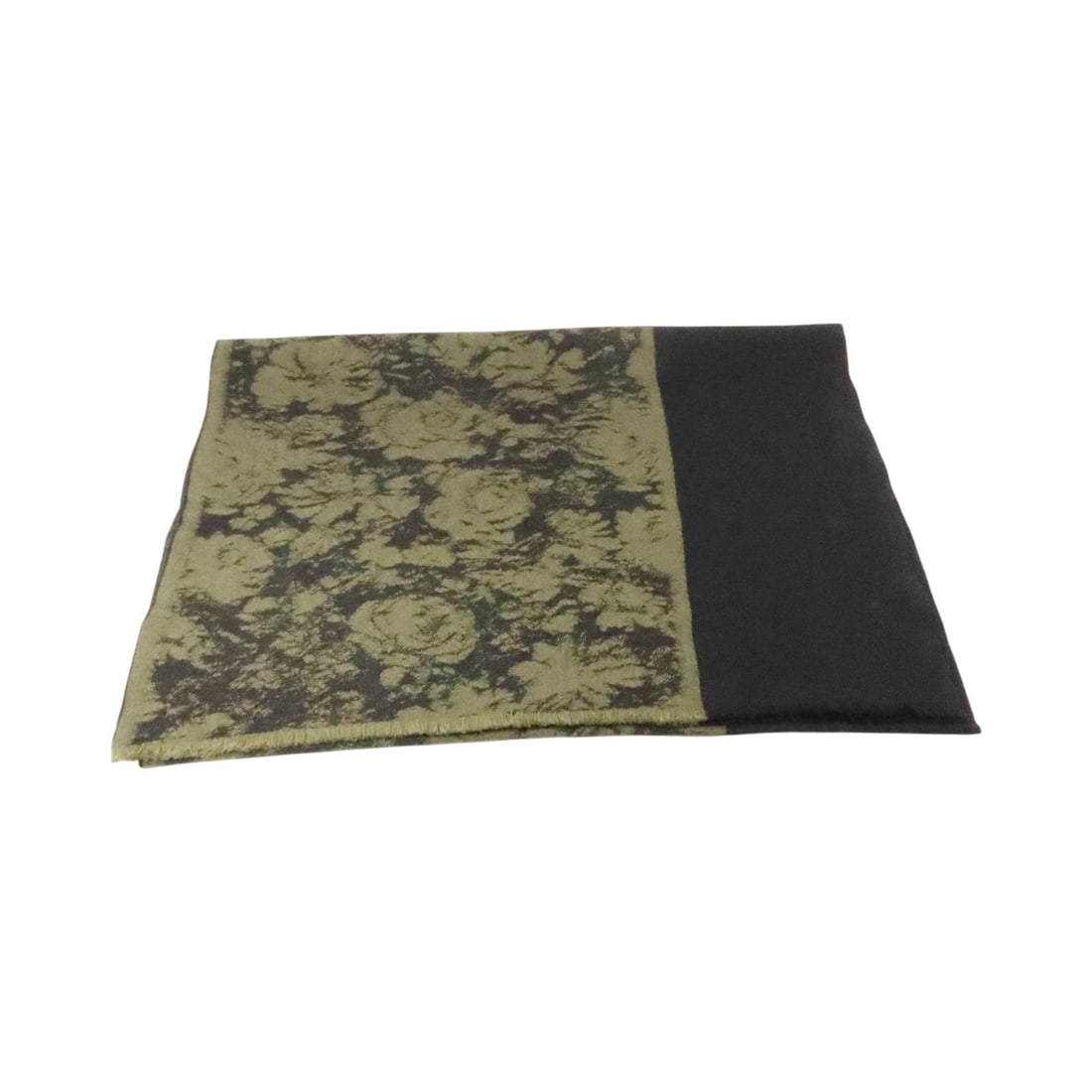 Gucci GG Wool Scarf Black Green 65cm x 100cm: Gucci GG Wool Scarf Black Green 65cm x 100cm A GUCCI GG scarf in black and green wool, sized 65 cm x 100 cm (25.6 in x 39.4 in). It is described as being in AB Very Good condition and comes with no ac