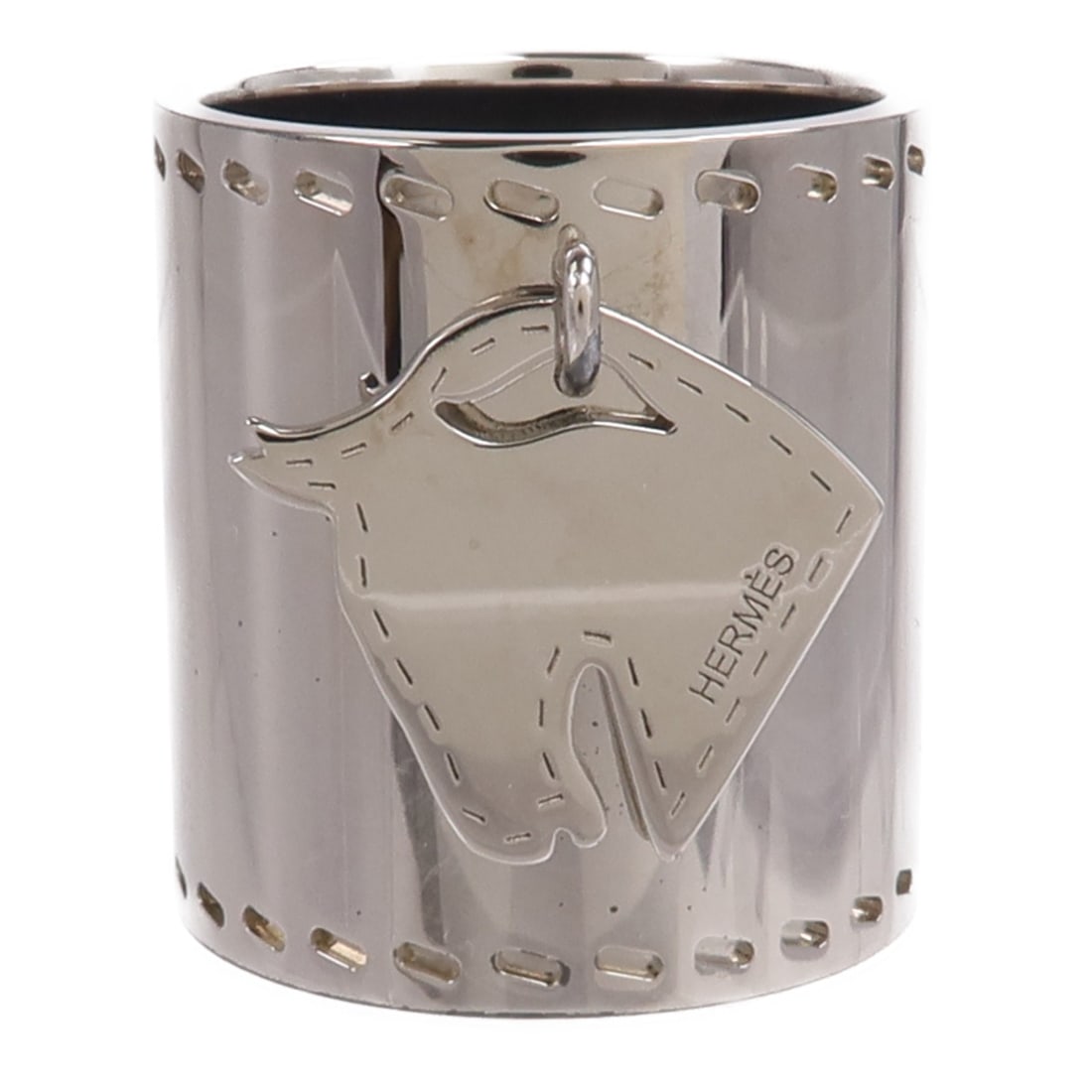 Hermes stainless steel scarf ring in silver tone: Hermes stainless steel scarf ring in silver tone A Hermes scarf ring in silver-tone stainless steel, designed for use with scarves. The item is in very good AB condition and comes with no