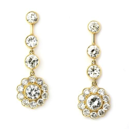 Stunning 7.62 Ct Diamond Chandelier Earrings in 18K Gold: Stunning 7.62 Ct Diamond Chandelier Earrings in 18K Gold Elevate your elegance with these stunning 7.62 Ct Diamond Chandelier Earrings. Crafted from luxurious 18K yellow gold, these earrings feature a