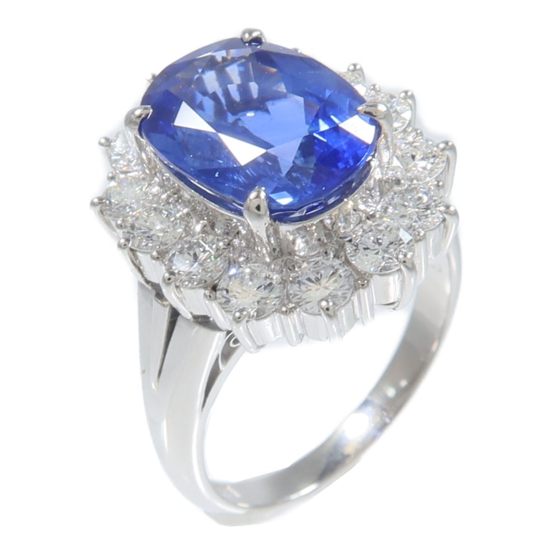 Pt900 Platinum Ring Sapphire Diamond 4.46ct 1.03ct Size 5.75: Pt900 Platinum Ring Sapphire Diamond 4.46ct 1.03ct Size 5.75 A women's ring featuring sapphire and diamond accents, crafted in Pt900 platinum. The ring is size 5.75 and has a blue and clear color