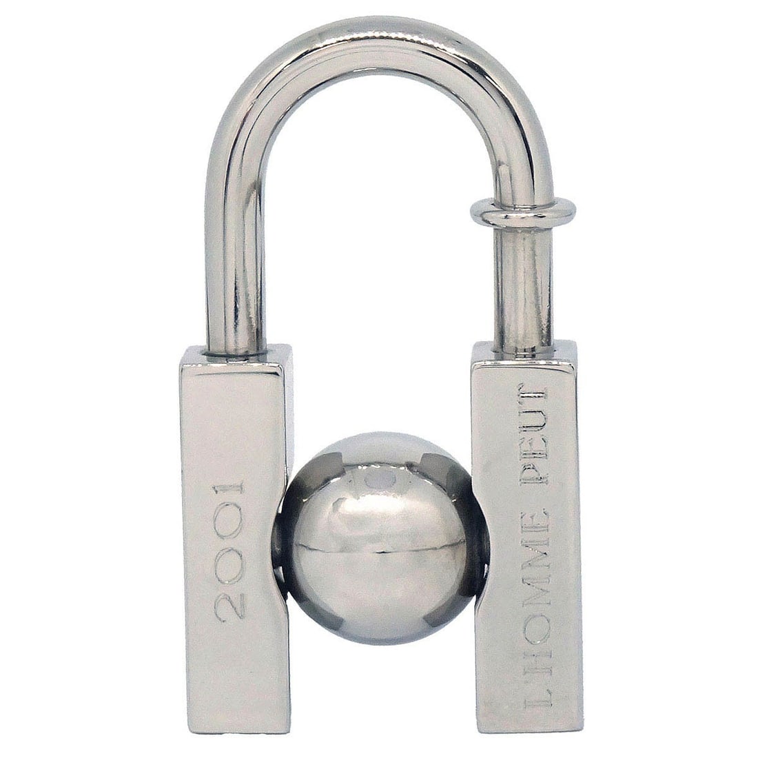 Hermes Earth Cadena 2001 silver plated bag charm: Hermes Earth Cadena 2001 silver plated bag charm A vintage Hermes 2001 Earth Cadena bag charm in silver-plated finish, presented in very good condition with minor dirt. It is described as a unisex cha