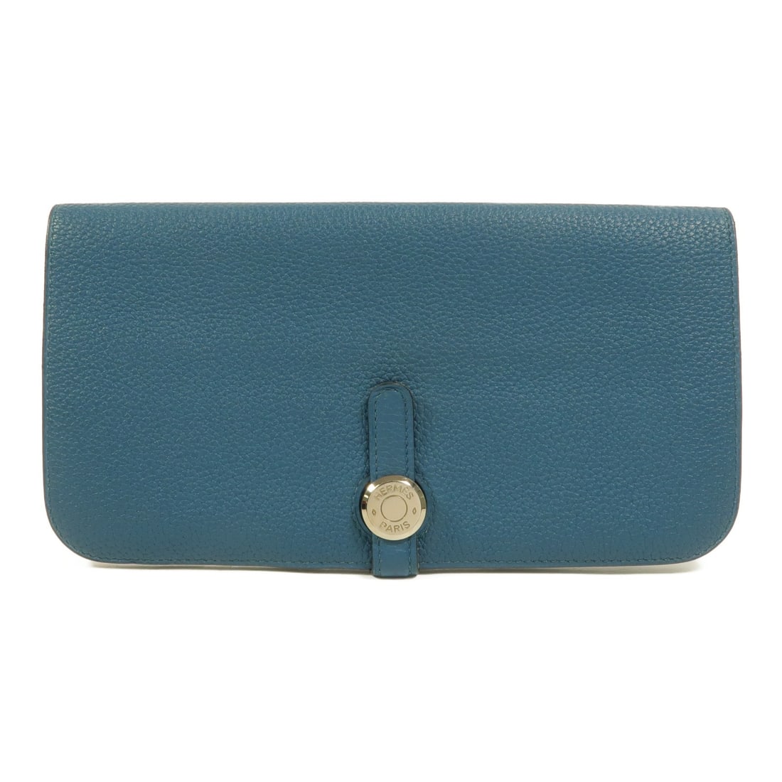 Hermes Dogon MM bifold wallet Colvert Taurillon Clemence leather: Hermes Dogon MM bifold wallet Colvert Taurillon Clemence leather Hermes Dogon MM long wallet in Taurillon Clemence leather and calfskin (cowhide), presented in Colvert blue. This bifold purse has a pr