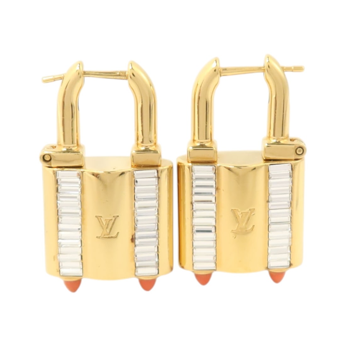 Louis Vuitton M62816 Lock Me Gold Tone Pierced Earrings: Louis Vuitton M62816 Lock Me Gold Tone Pierced Earrings Louis Vuitton LV Lock Me pierced earrings in gold metal, model M62816. The earrings are for women and come with storage bags. Made in France, th