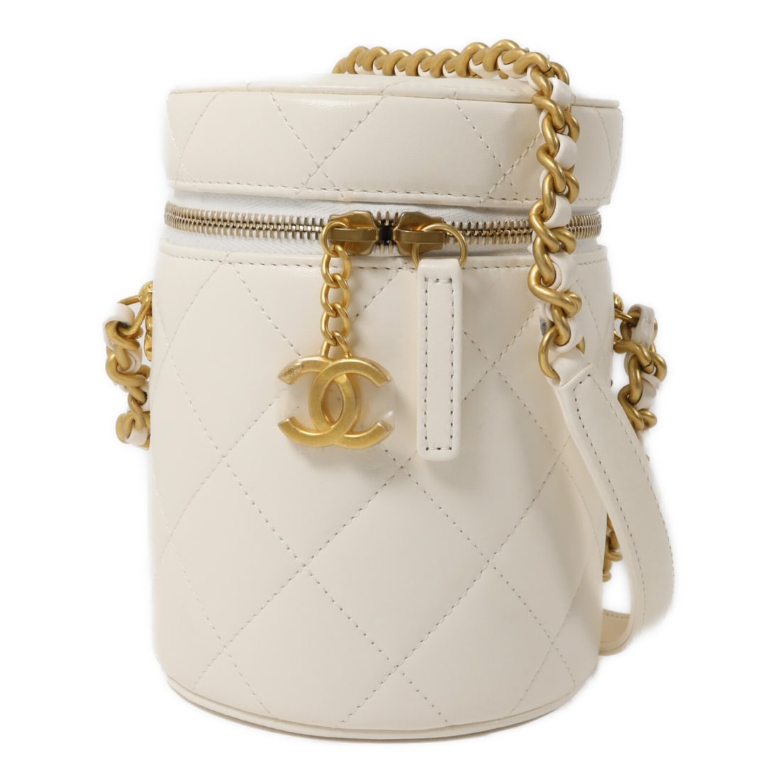 Chanel Vanity Case Chain Shoulder Bag White Lambskin CC GHW: Chanel Vanity Case Chain Shoulder Bag White Lambskin CC GHW A CHANEL vanity case chain shoulder bag in white lambskin leather with gold-tone hardware. It features a chain shoulder strap, a fastener po