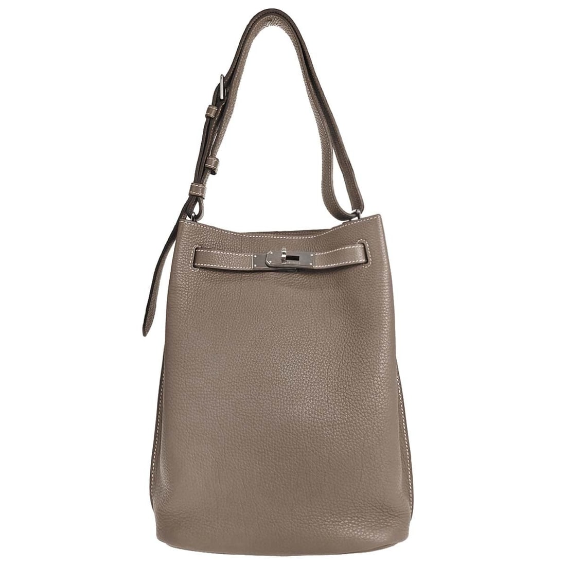 Hermes So Kelly 22 Togo Leather Shoulder Bag Etoupe Gray: Hermes So Kelly 22 Togo Leather Shoulder Bag Etoupe Gray Hermes So Kelly 22 shoulder bag in Etoupe Gray Togo leather. This women's medium bag features a turn-lock closure, leather lining, logo accent,