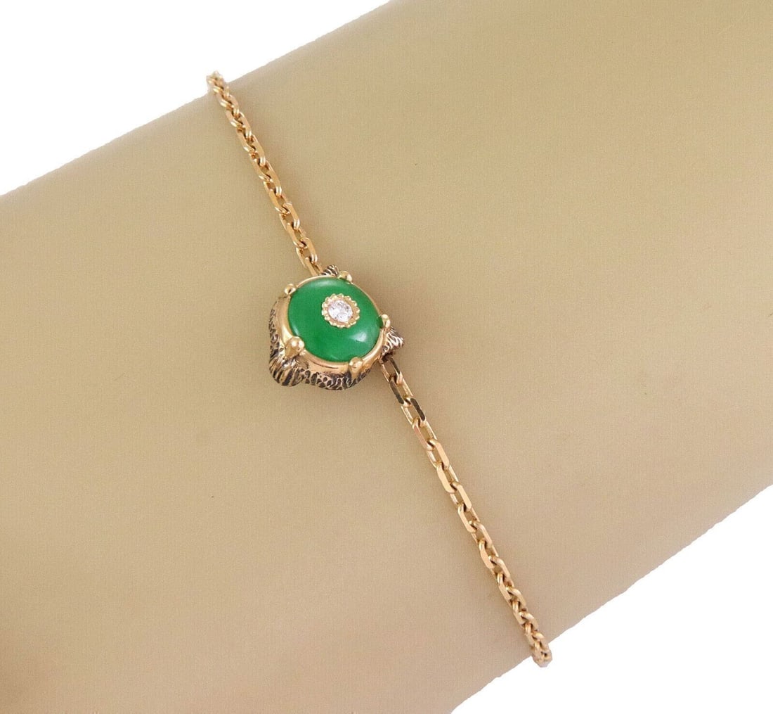 Gucci Le Marche des Merveilles 18k Gold Tiger Head Bracelet Green Onyx: Gucci Le Marche des Merveilles 18k Gold Tiger Head Bracelet Green Onyx A Gucci Le Marche des Merveilles Tiger Head Charm Bracelet crafted in 18k yellow gold. The chain bracelet features a tiger head c