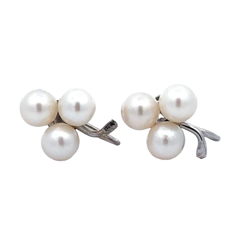 Vintage 14K White Gold Clover Pearl Screw Back Earrings 6mm: Vintage 14K White Gold Clover Pearl Screw Back Earrings 6mm These vintage 14K white gold clover screw-on earrings feature six exquisite round white cultured pearls, each measuring approximately 6mm in