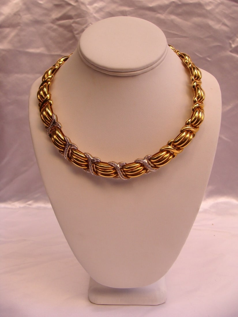 18K Yellow Gold Diamond Beaded Choker Necklace 1.45 ct Signed: 18K Yellow Gold Diamond Beaded Choker Necklace 1.45 ct Signed This exquisite 18K yellow gold diamond necklace showcases stunning craftsmanship and design. It features a beaded choker style adorned wit