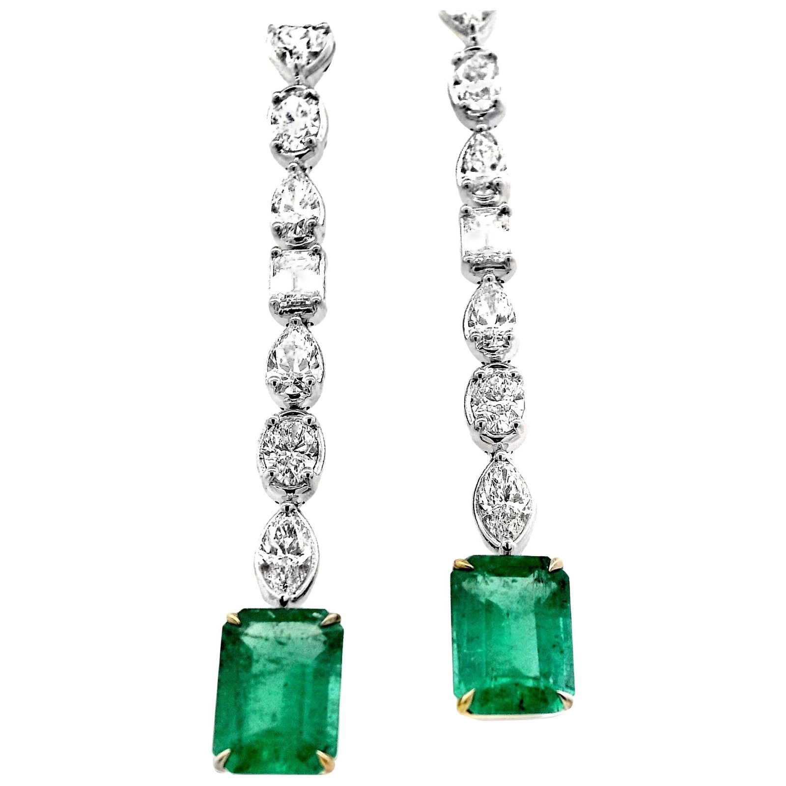 9.98ct GIA Emerald Diamond Drop Necklace 18k Gold: 9.98ct GIA Emerald Diamond Drop Necklace 18k Gold This stunning GIA-certified drop necklace features a remarkable 9.98 carat Brazilian emerald, showcasing an exquisite emerald cut. The necklace is ado