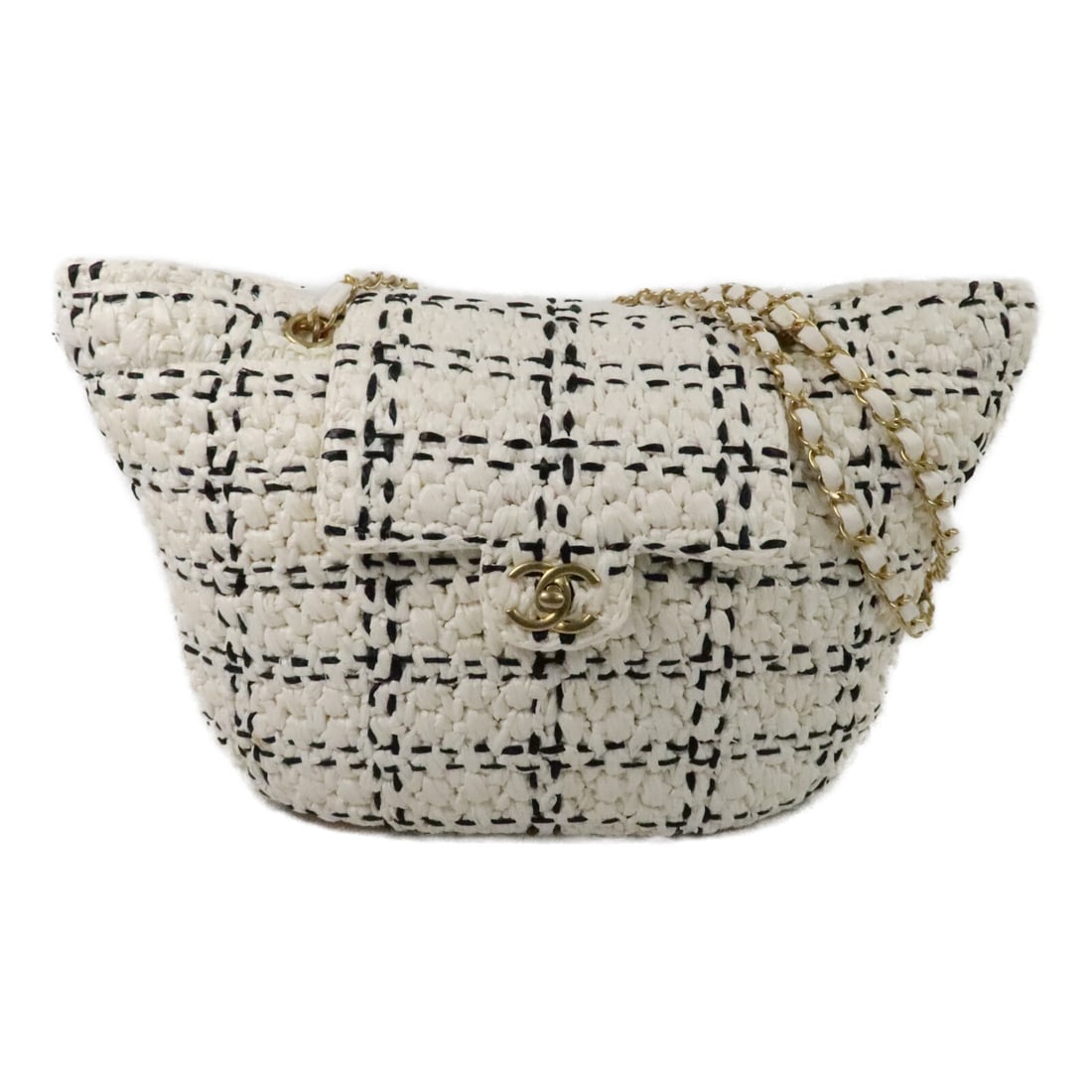 CHANEL CC Raffia Effect Tweed Chain Shoulder Bag White: CHANEL CC Raffia Effect Tweed Chain Shoulder Bag White A CHANEL shoulder bag with a raffia effect tweed exterior in white. It features a chain tote style, a turn lock closure, and one inside zip pocke