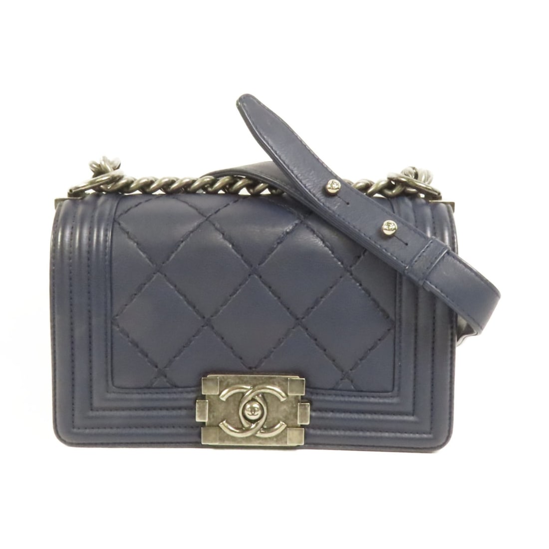 CHANEL Boy 20 A67085 Blue Calfskin Chain Shoulder Bag: CHANEL Boy 20 A67085 Blue Calfskin Chain Shoulder Bag CHANEL CC Boy 20 Chain Shoulder Bag in blue calfskin leather. This women's shoulder bag is made in France and features a blue frame color. It come