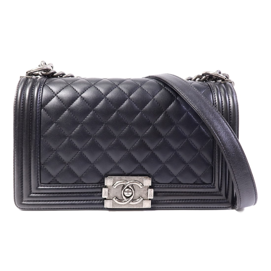 CHANEL A67086 Boy 25 Shoulder Bag Black Lambskin Chain Strap: CHANEL A67086 Boy 25 Shoulder Bag Black Lambskin Chain Strap A CHANEL CC Boy 25 chain shoulder handbag in black lambskin (sheep leather). This shoulder bag features a flap pocket and comes with a stor