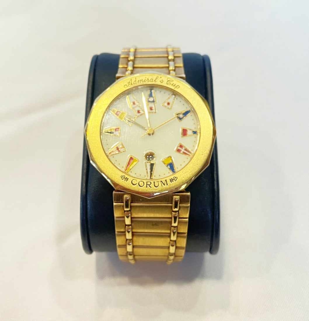 Corum Admirals Cup Men's Quartz Watch 34mm Analog 102.3g: Corum Admirals Cup Men's Quartz Watch 34mm Analog 102.3g This exquisite 1990's Corum Admirals Cup wristwatch features a 34 mm case and is powered by a reliable quartz movement. The watch showcases an 