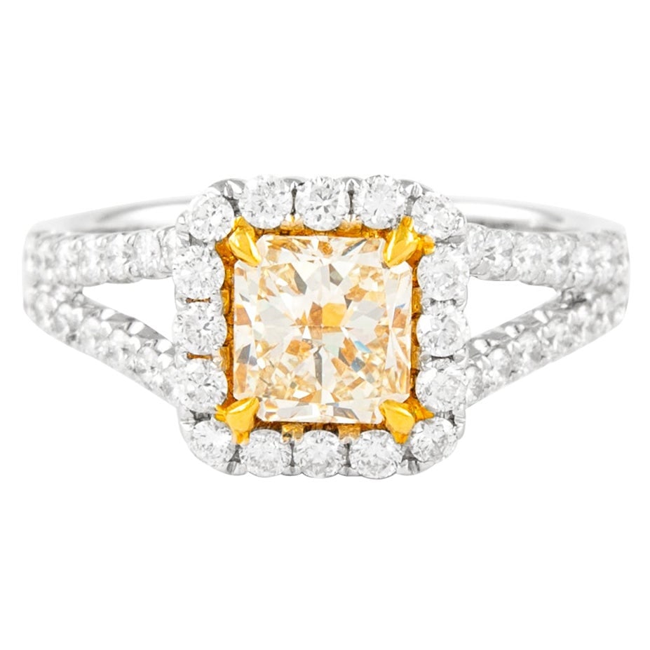 1.70ct Fancy Light Yellow VVS2 Diamond Ring 18k Gold EGL Certified: 1.70ct Fancy Light Yellow VVS2 Diamond Ring 18k Gold EGL Certified This stunning contemporary ring features a 1.70 carat total diamond weight, showcasing a 1.11 carat radiant cut Fancy Light Yellow di