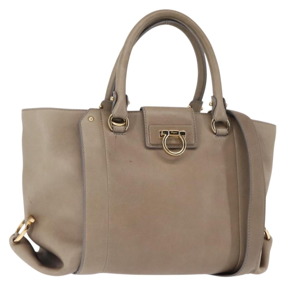Salvatore Ferragamo Gancini Leather Hand Bag Beige Gold Made in Italy: Salvatore Ferragamo Gancini Leather Hand Bag Beige Gold Made in Italy This exquisite Salvatore Ferragamo Gancini Hand Bag is crafted from high-quality leather, featuring a sophisticated beige and gold