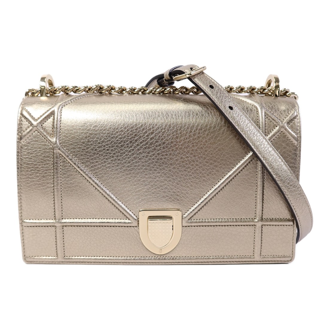 Dior Diorama calfskin chain shoulder bag in gold tone: Dior Diorama calfskin chain shoulder bag in gold tone Christian Dior Diorama chain shoulder bag in gold calfskin (cowhide) with a gold-tone chain shoulder strap. It features a flap closure and an insi