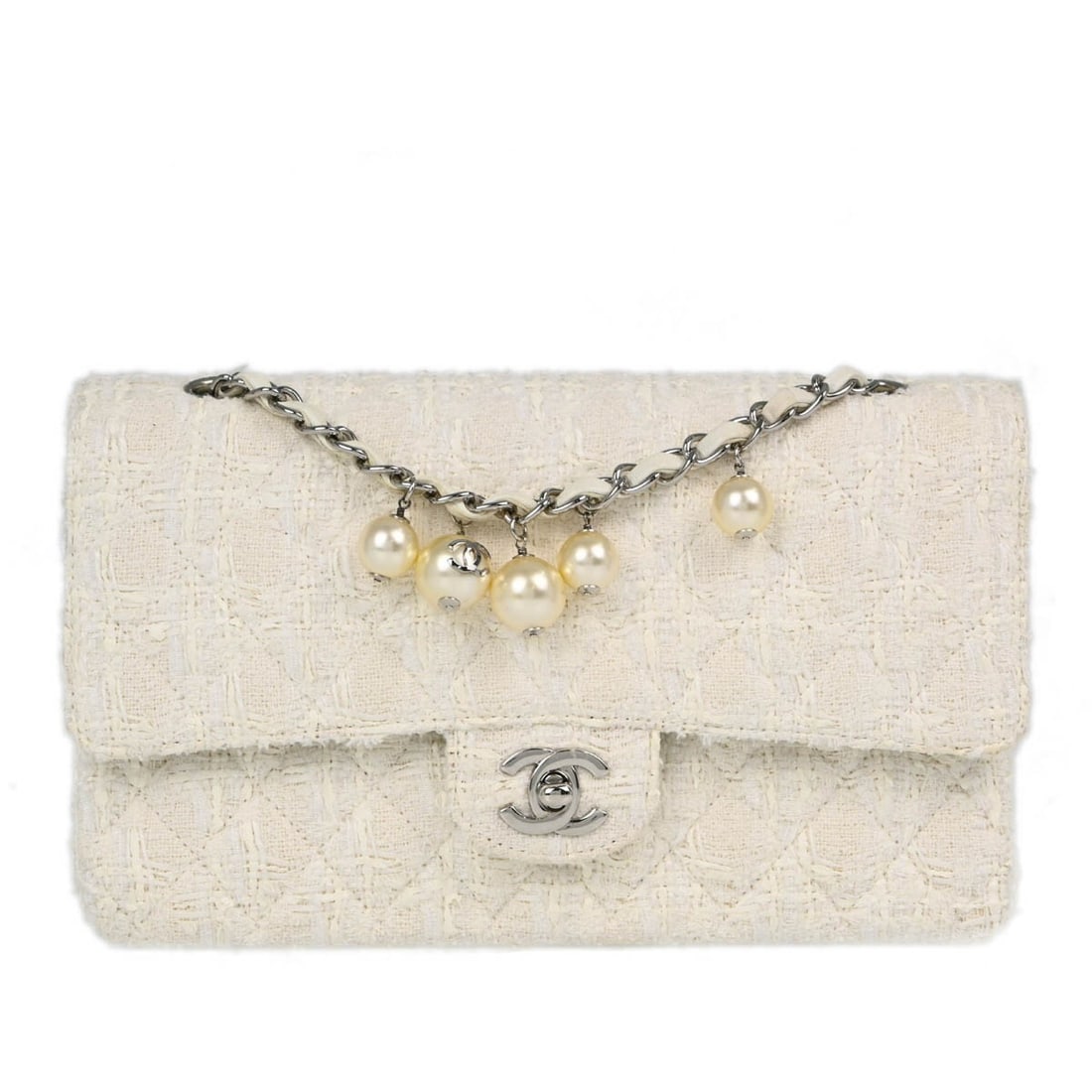 CHANEL Classic Double Flap Medium Shoulder Bag White Tweed: CHANEL Classic Double Flap Medium Shoulder Bag White Tweed Chanel Medium Classic Double Flap shoulder bag in white tweed with a turn-lock closure and shoulder strap. This women's bag is made in France