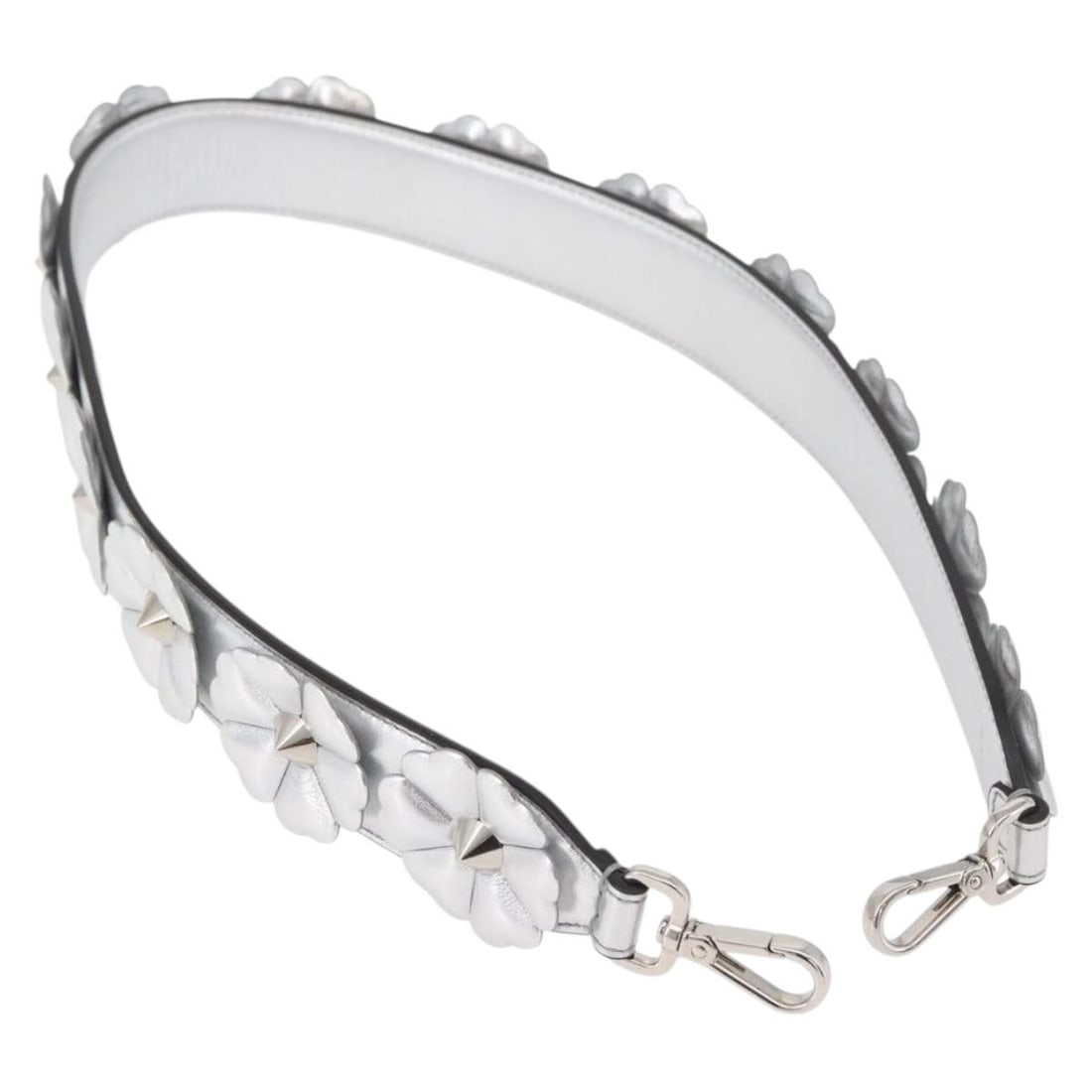 FENDI leather shoulder strap silver 31.5 inch Auth ARZ919A: FENDI leather shoulder strap silver 31.5 inch Auth ARZ919A This FENDI shoulder strap is crafted from silver leather and is designed to complement a variety of bags. Measuring approximately 1.6 inches 