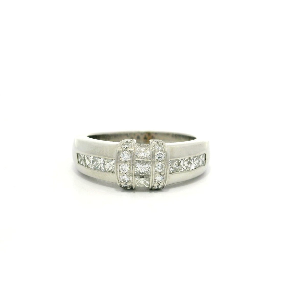 1.0ctw Princess Cut Diamond Buckle Band Ring in Solid White Gold: 1.0ctw Princess Cut Diamond Buckle Band Ring in Solid White Gold This exquisite Solid White Gold Band Ring showcases a stunning 1.0ctw of natural diamonds, featuring a striking princess cut design. Th