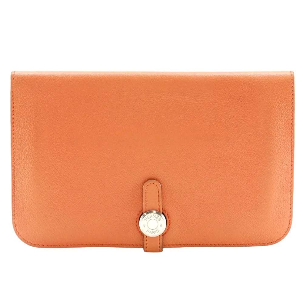 Pink Leather Dogon Duo Combined Wallet by Hermes for Women: Pink Leather Dogon Duo Combined Wallet by Hermes for Women This Hermes Dogon Duo combined wallet for women features pink leather construction with a compact design. It includes multiple compartments s