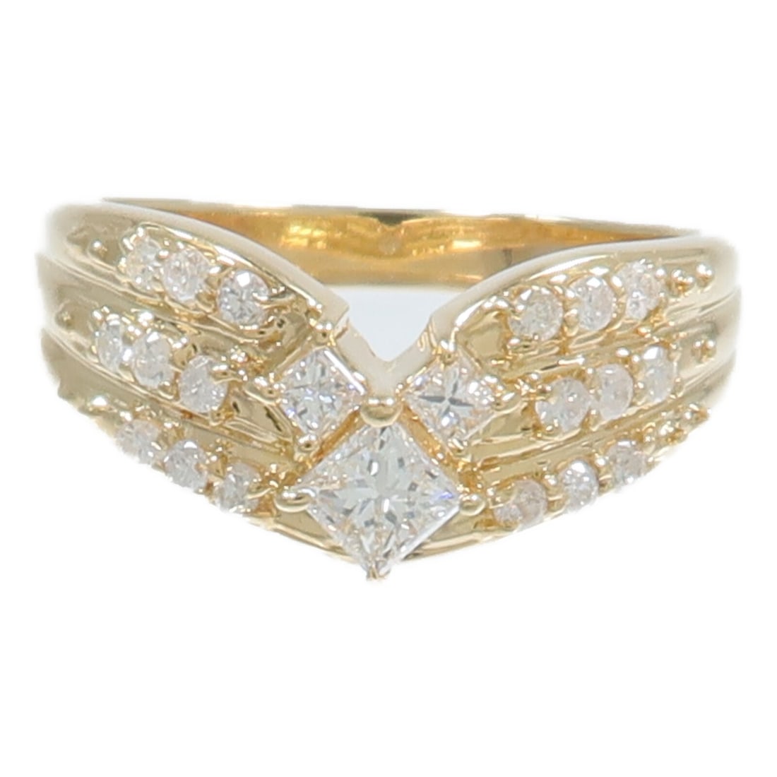 18K Yellow Gold Diamond Ring Size 6.25 0.50ct: 18K Yellow Gold Diamond Ring Size 6.25 0.50ct A women's diamond ring in 18K yellow gold, presented in a clear finish and sized at US 6.25. The ring features a diamond main stone with a total diamond w