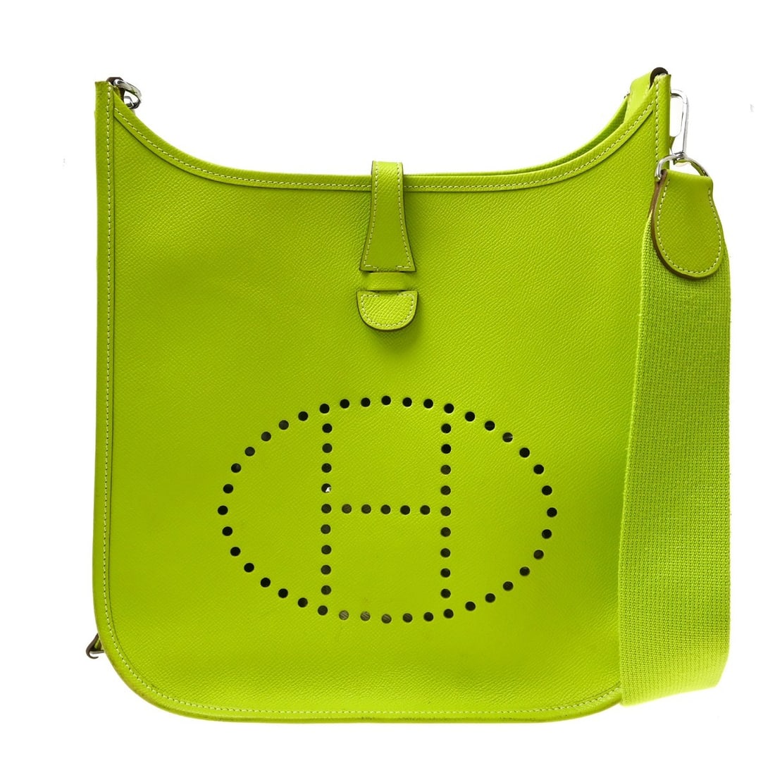 Hermes Evelyne Gen III PM 29 Taurillon Green Shoulder Bag: Hermes Evelyne Gen III PM 29 Taurillon Green Shoulder Bag Hermes Evelyne 3 29 PM shoulder bag in apple green, made in France. It features a snap closure, detachable strap, and a leather lining. The ex