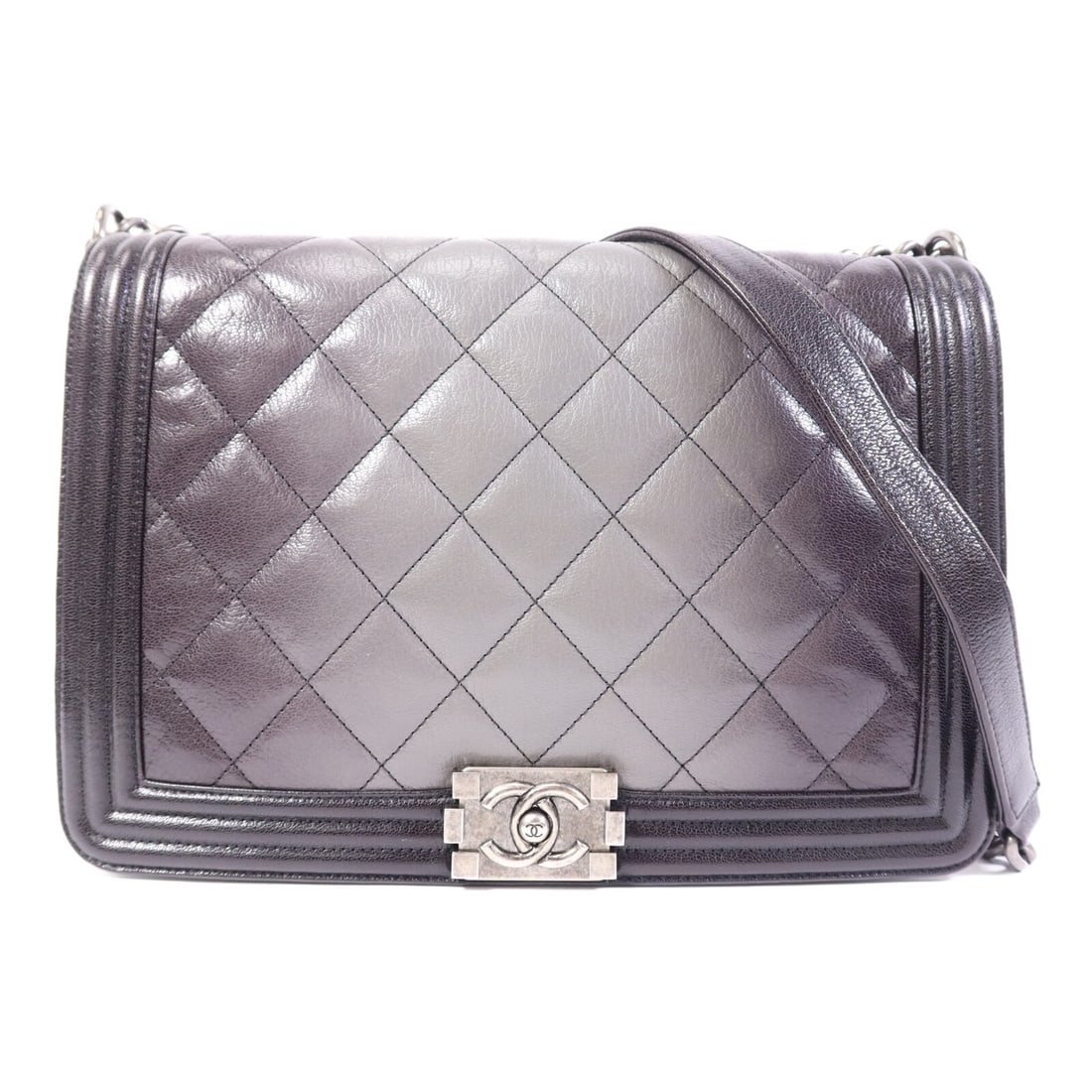 Chanel Boy 30 Calfskin Chain Shoulder Bag Gray SHW: Chanel Boy 30 Calfskin Chain Shoulder Bag Gray SHW CHANEL Boy 30 chain shoulder bag in calfskin leather, presented in GrayxGrey. It features a chain shoulder strap and one inside zip pocket. The bag i