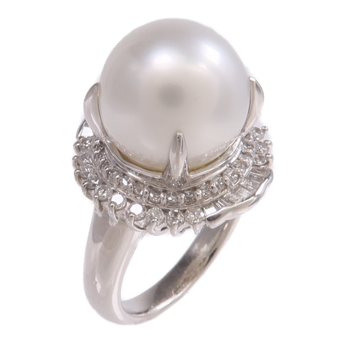 Pt900 Platinum Pearl Diamond Ring Size 4.25 for Women: Pt900 Platinum Pearl Diamond Ring Size 4.25 for Women Pearl and diamond ring in Pt900 platinum, designed for women and presented in a white and clear color combination. The ring is size 4.25 and featu