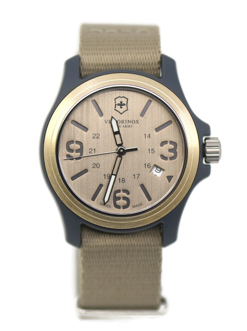 Victorinox Swiss Army 241516 Quartz Brown Dial Analog Wristwatch with Box: Victorinox Swiss Army 241516 Quartz Brown Dial Analog Wristwatch with Box This Victorinox Swiss Army wristwatch features a brown dial and matching brown band. Powered by a reliable quartz movement, it